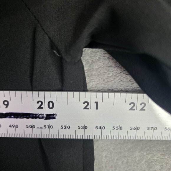 Womens Tahari Black Blouse V-Neck Button Down Long Sleeves Polyester Size XL - Picture 6 of 9